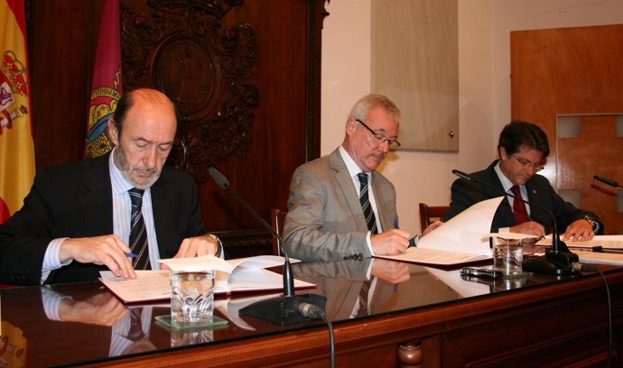 Valcárcel, Rubalcaba Y El Alcalde De Lorca En La Firma De Un Convenio