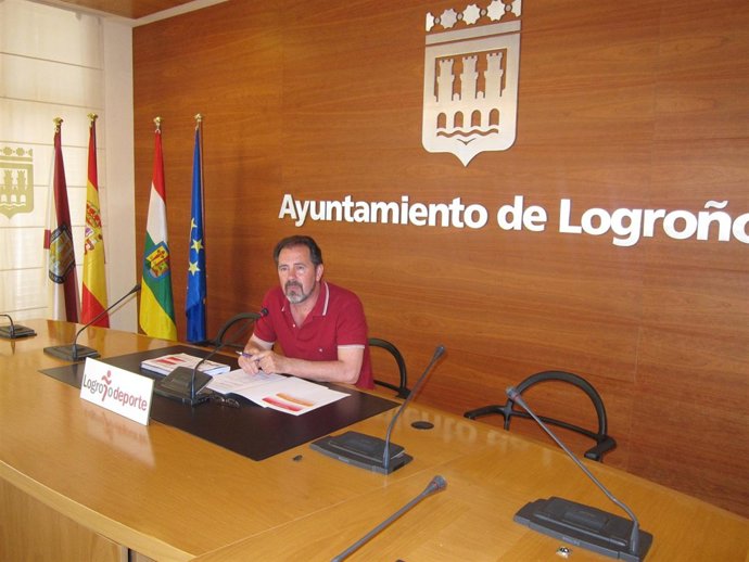 El Concejal De Deportes, Atilano De La Fuente