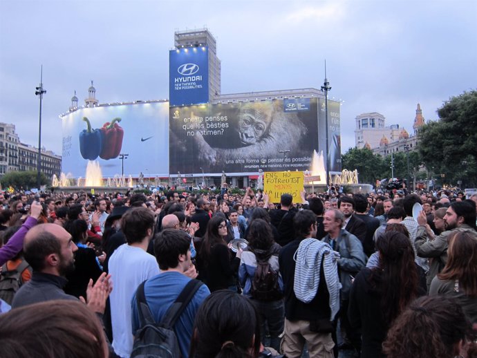 Cacerolada De @Acampadabcn en Plaza Catalunya. Acampada Barcelona