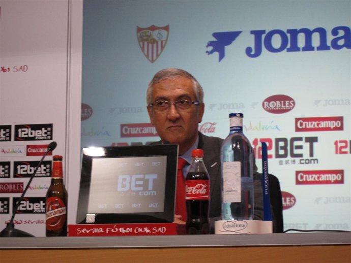 Gregorio Manzano,  En Rueda De Prensa