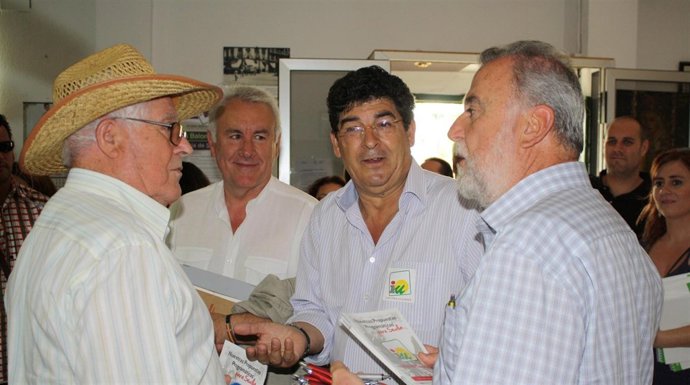 Cayo Lara, con Torrijos en un acto de esta campaña electoral