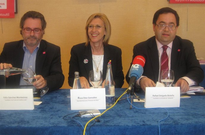 Díez, Flanqueada Por Los Candidatos A La Alcaldía Y La Junta