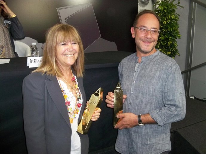 Los Escritores Ignacio Padilla E Isabel Cintas, Premiados Por La Fundación Lara