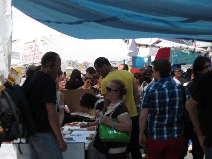 Acampada Sol A Las 13.30 Horas Del Viernes 20 De Mayo