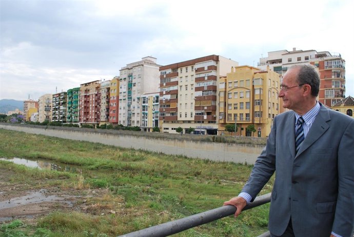 De La Torre En El Puente De Armiñán