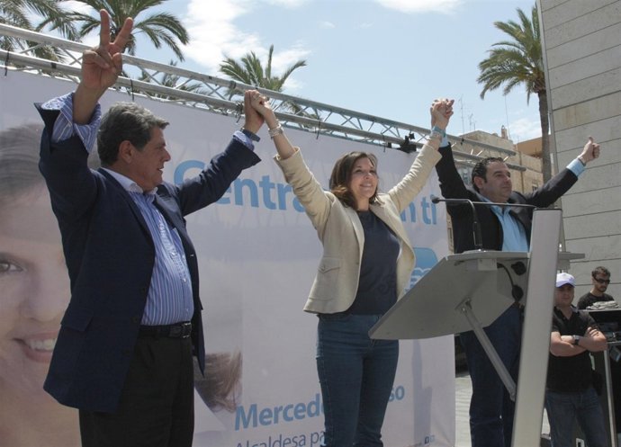 Mitin De Alonso Con Trillo Y Gerardo Camps