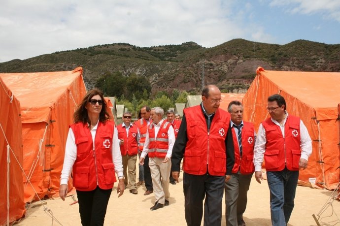 El Presidente Nacional De Cruz Roja Española Visita El Campamento De Refugiados 