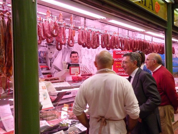 Tomás Santos, Candidato PSOE Alcaldía En Plaza De Abastos