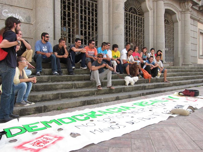 Concentración De Democracia Real Ya En Huelva. 