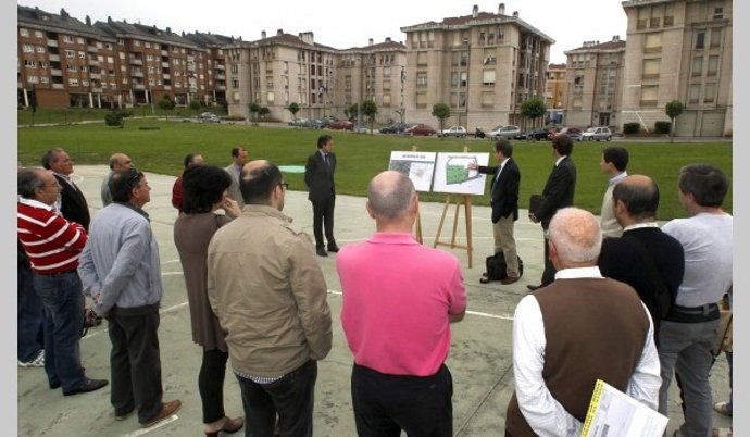 De La Serna Con Vecinos De Las Acacias