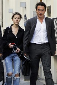 La víctima francesa de Strauss-Kahn no le denunciará por el momento