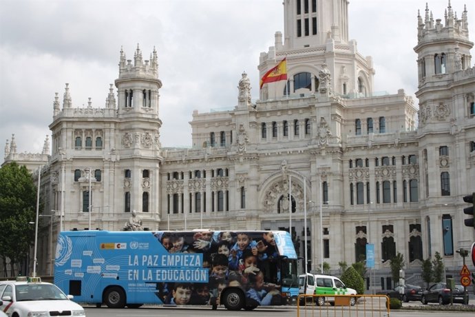 El Aulabús 'La Paz Empieza  En La Educación' Recorre Madrid Y Navarra