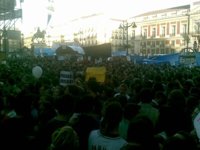 La concentración en Sol 'invade' ya las calles adyacentes a la plaza