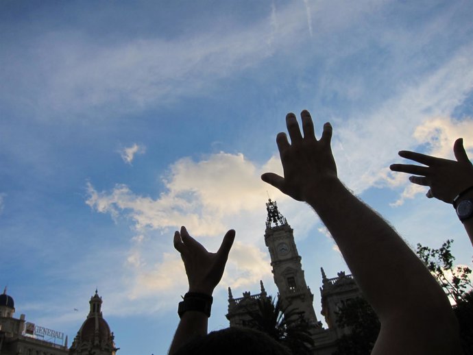 Durante Una Concentración Del Movimiento 15M En Valencia 