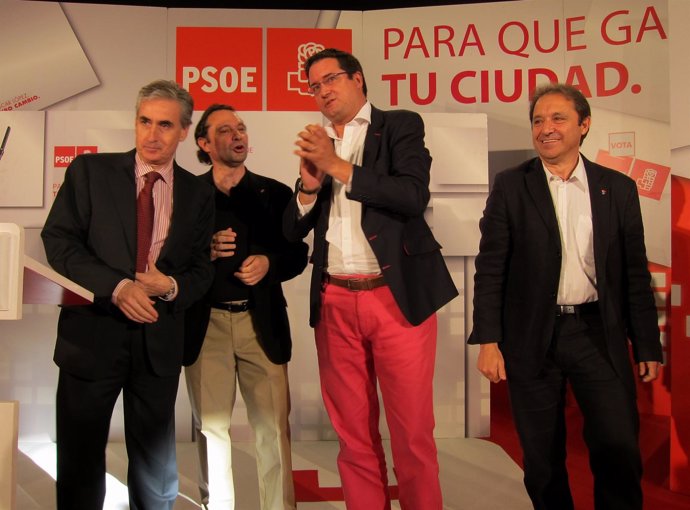 De Izquierda A Derecha, Jáuregui, Arahuetes, López Y Gordo, En Segovia.