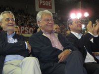 Griñán acusa a PP, que se "avergüenza de ser derecha", de pedir el voto contra PSOE