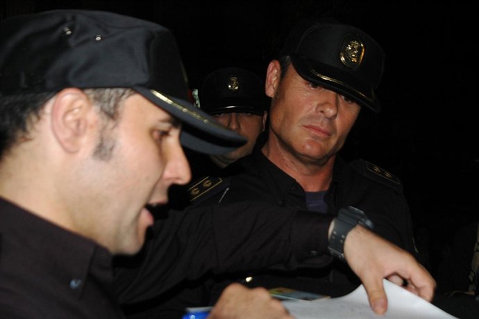 La Policía Habla Con Los Manifestantes En Palma