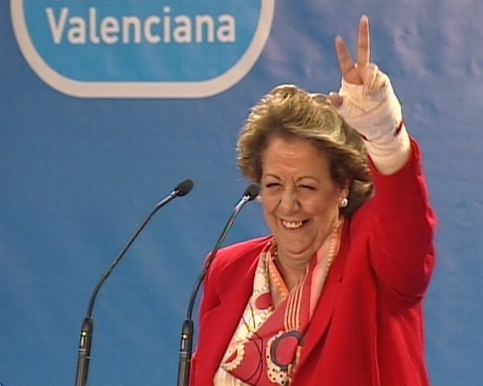 Barberña Hace El Gesto De Victoria Con El Brazo Vendado