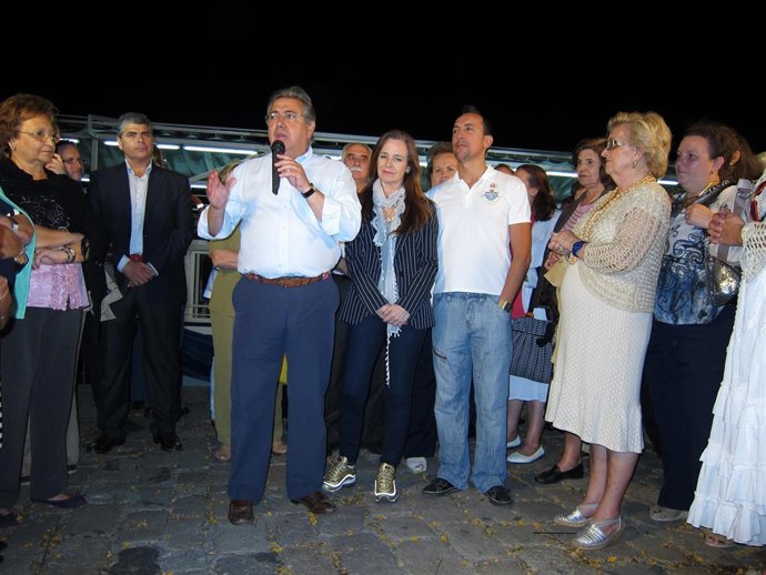 Juan Ignacio Zoido (PP), Junto A Teresa Jiménez-Becerril Y Juan Gallardo.