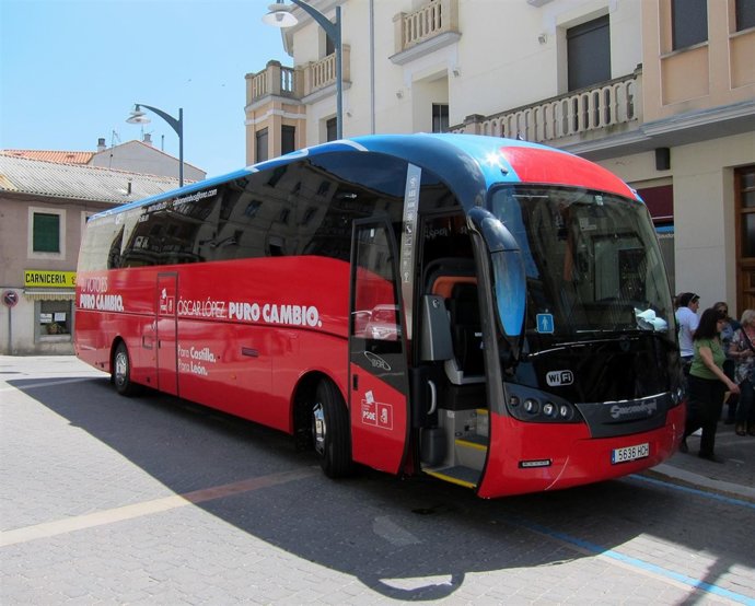 El Autobús Del 'Puro Cambio' De Óscar López