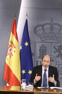 Rubalcaba se reúne con la cúpula de Interior para analizar las concentraciones