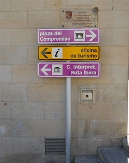 Cartel Señalizador En Caspe (Zaragoza)