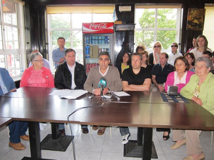 Vecinos De La Avenida Camiño Francés En La Rueda De Prensa