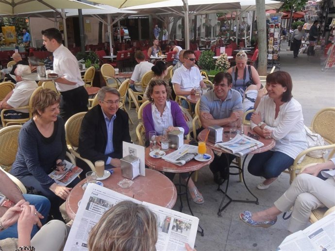Los Candidatos Del PSIB En El Bar Bosch