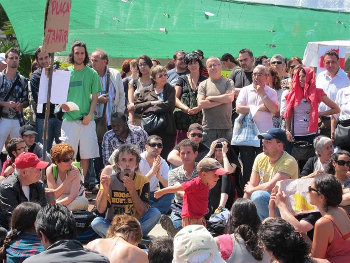 Participantes En @Acampadabcn En La Plaza Catalunya