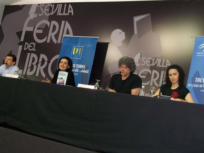 Presentación Del Libro 'Lamentaciones De Un Prepucio' En La Feria Del Libro
