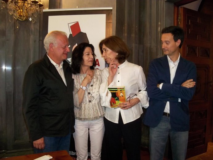 Presentación Del Libro 'Ajuste De Cuentos' En La Feria Del Libro