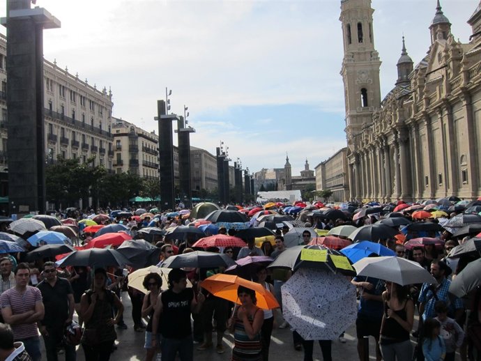 Paraguada En La Plaza Del Pilar De Zaragoza