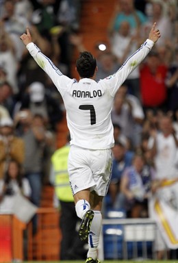 Cristiano Ronaldo Celebra El Segundo Gol Blanco