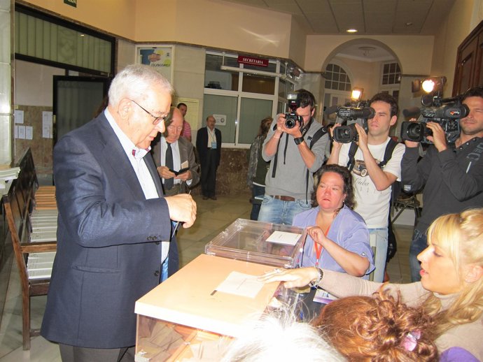 Biel Deposita Su Voto En El Colegio Compañía De María De Zaragoza
