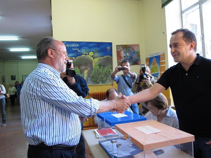 El Candidato Del PP A La Alcaldía De Valladolid Tras Depositar El Voto