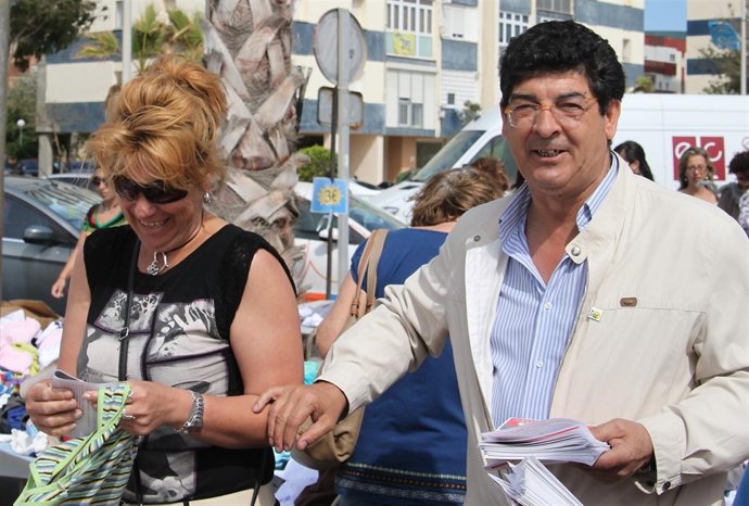 Valderas En Un Acto De Reparto De Propaganda Electoral En Cádiz
