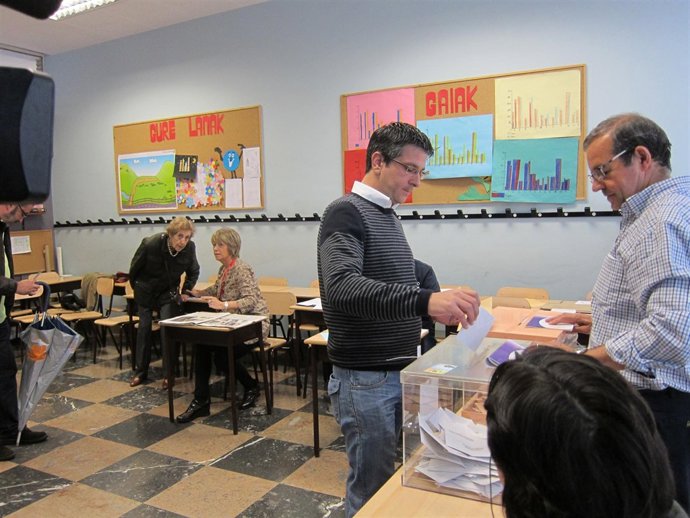 Mikel Arana Vota En Bilbao