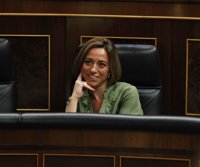 Chacón dice que es "muy importante" decidir quién gestionará sanidad o educación