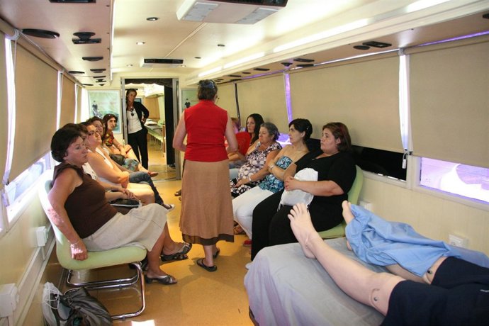 Mujeres En El Prevebús De La Junta De Andalucía