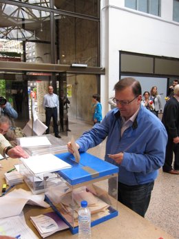 Jesús Iglesias Ejerce Su Derecho Al Voto