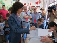 Rosa Aguilar hace un llamamiento para acudir a votar y hacer de este día una "fiesta de la democracia"