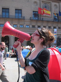 Una Activista Del Movimiento 15M Convoca Una Asamblea Infantil En Zaragoza.