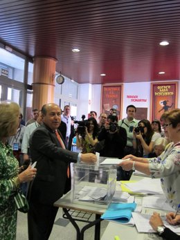 Huertado Ejerciendo Su Derecho Al Voto