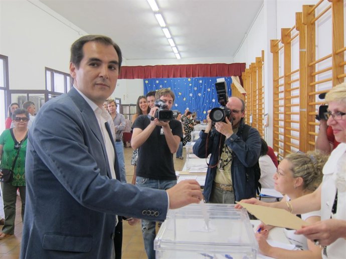 Nieto Ejerciendo Su Derecho Al Voto