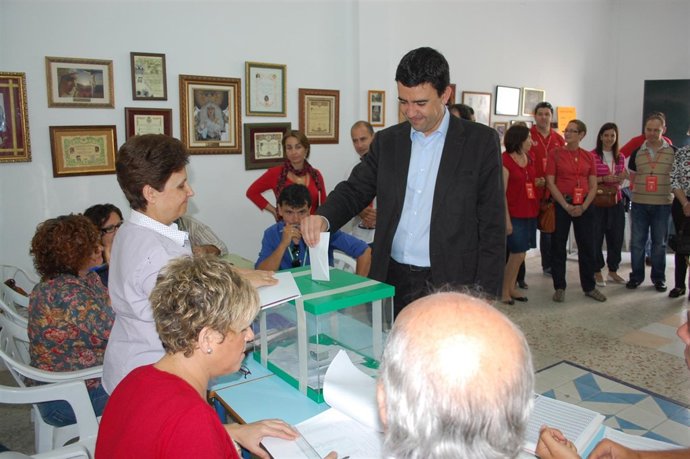 Jiménez Ejerciendo Su Derecho A Voto