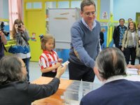 Basagoiti llama a evitar que la IA, que ahora va de "guay", esté en instituciones para que no intranquilicen más