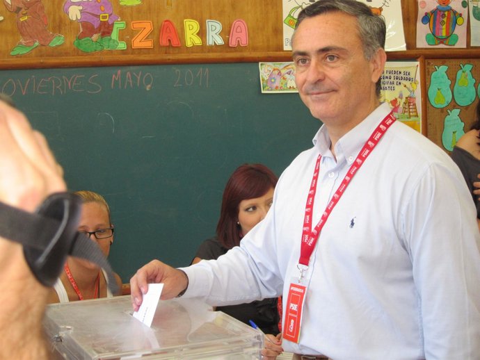 Usero Ejerciendo Su Derecho Al Voto