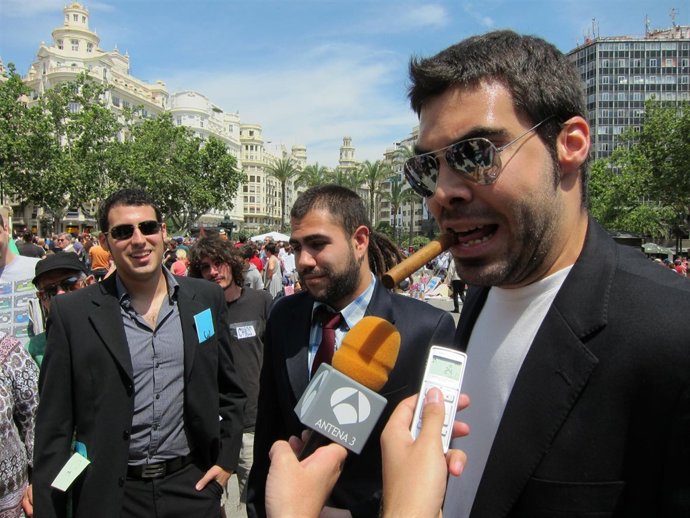 'Indignados' Parodian Sobre La Clase Política