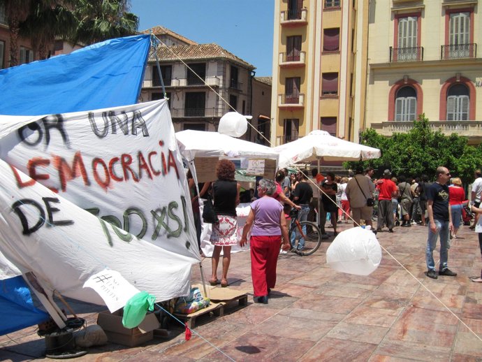 Un Grupo De "Indignados" Permanecen Acampados En Málaga