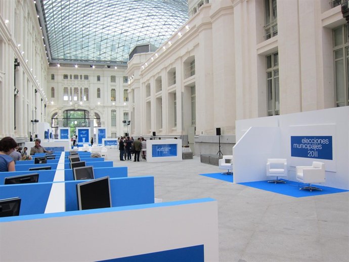 Galería De Cristal Preparada Para Los Periodistas Que Seguirán Los Resultados